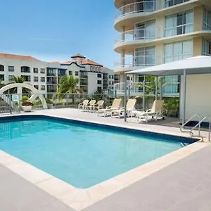 https://resort-beachcomber-international.queenslandhotels.net