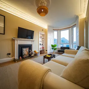 Spacious Flat, Close To The Centre With Scenic Views Apartment